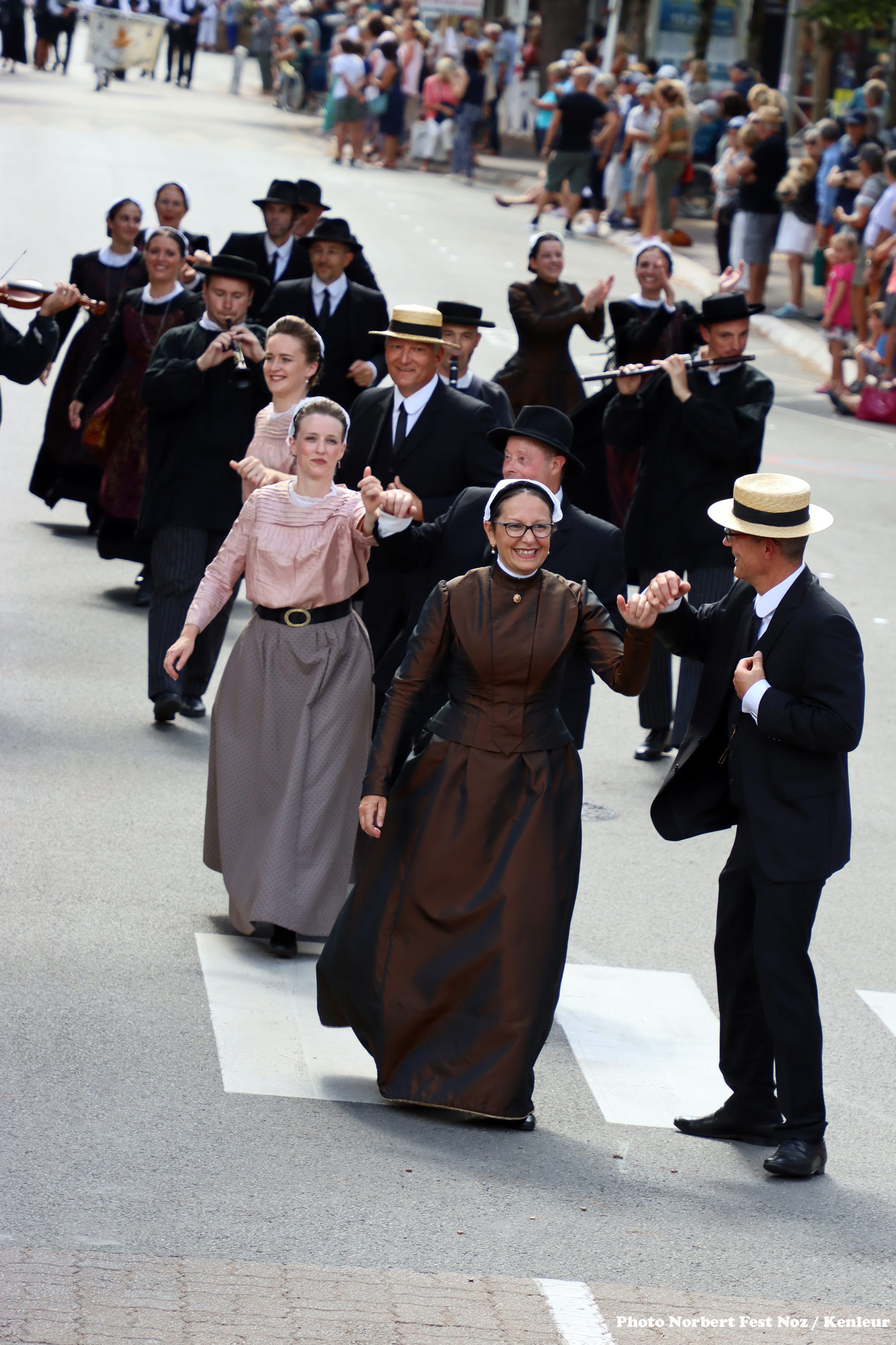 10-defile-pardon-la-baule-cercle-de-clissonE36965A8-A1CD-491D-9B8E-533AA5EB2B8D.jpg